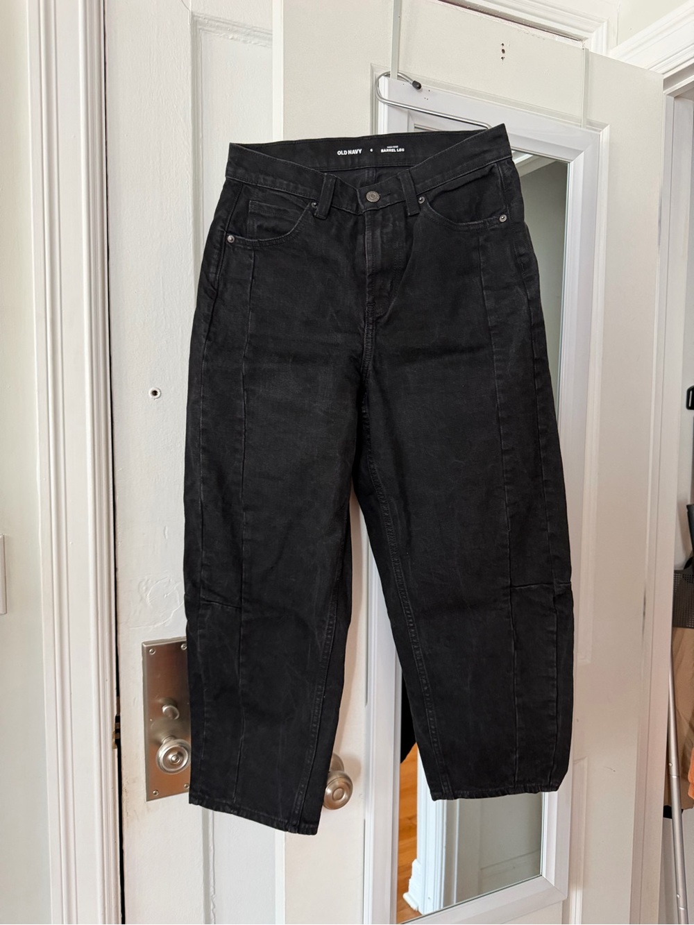 Old Navy Black Cropped High-Rise Barrel Jeans - Women